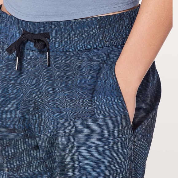 Lululemon On The Fly Pant *28" - Linear Flux Battleship Multi - Picture 3 of 8
